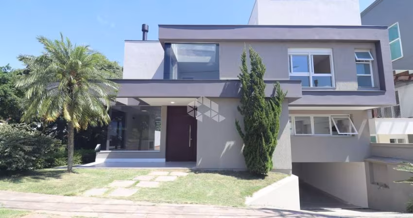 Casa a venda em condomínio fechado com 335m², 3 suítes e piscina na zona sul/Hípica