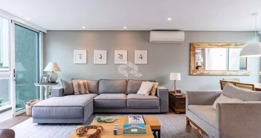 Casa em Condomínio à venda com 271m², 3 dormitórios, 1 suíte, 2 vagas, no bairro Vila Assunção em Porto Alegre