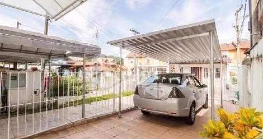 Casa com 3 dormitórios estilo sobrado / Hípica, Zona Sul POA