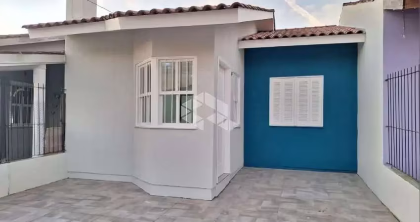 Casa em condominio térrea desocupada no bairro restinga