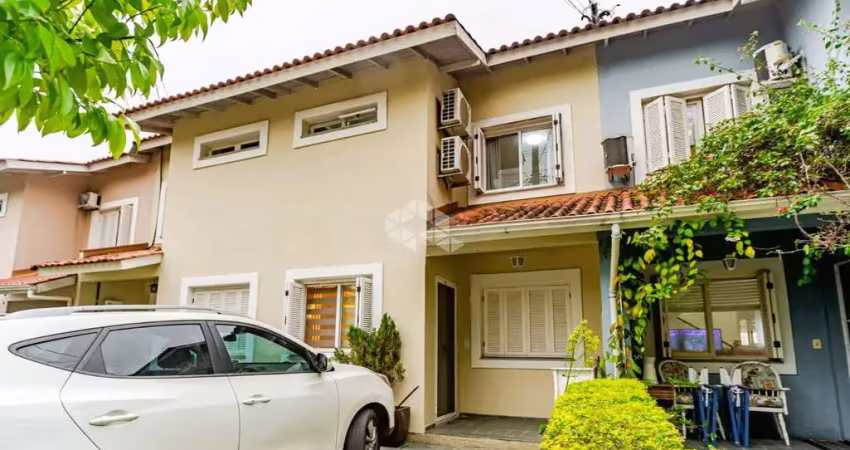 Casa em condomínio com 3 dormitórios, sendo 1 suite, 2 vagas na zona sul