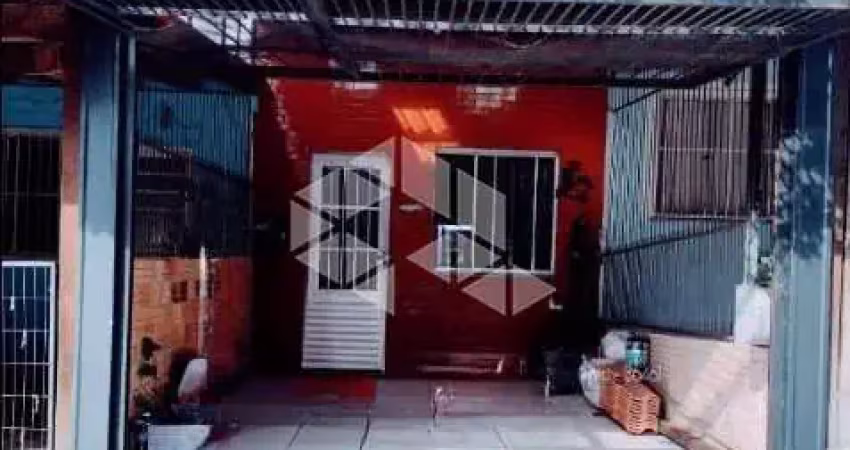 Casa em condomínio, 2 quartos, banheiro, churrasqueira, garagem coberta, pátio