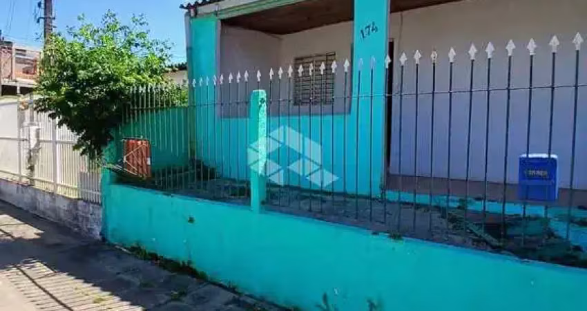 Casa com 03 dormitórios no bairro maria regina em alvorada.