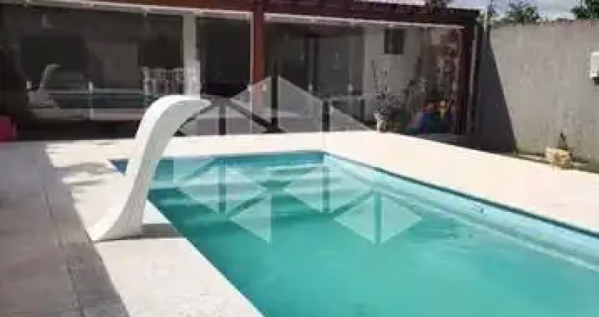 Casa com piscina e 03 dormitórios sendo 01 suíte no bairro maria regina em alvorada.