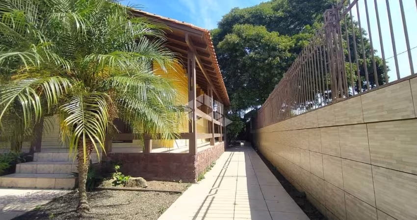 Casa de 03 dormitórios no Bairro Formoza Alvorada (e outra casa nos fundos) .