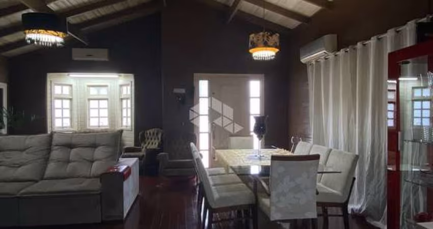 CASA ESTILO COLONIAL DE 03 DORMITÒRIOS NO PARQUE SANTA FÈ.