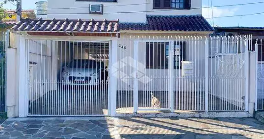 Casa com 03 dormitórios no bairro jardim Algarve em Alvorada.