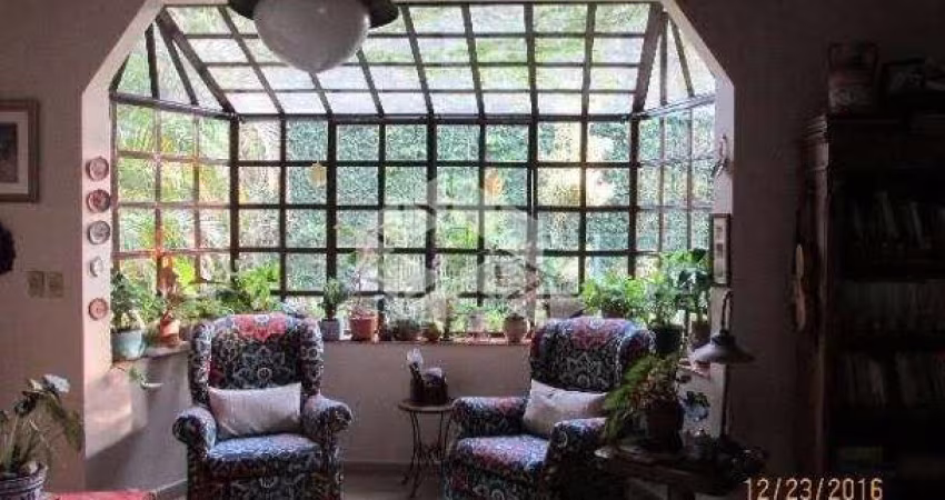 Casa de 02 dormitórios e suíte no Bairro Sumaré em Alvorada.