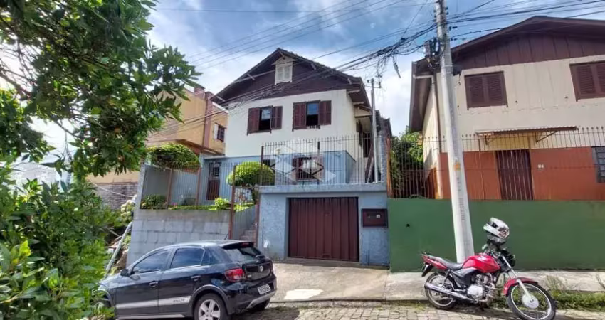 Vende ótima casa mista 2 residências com amplo pátio no rio branco.