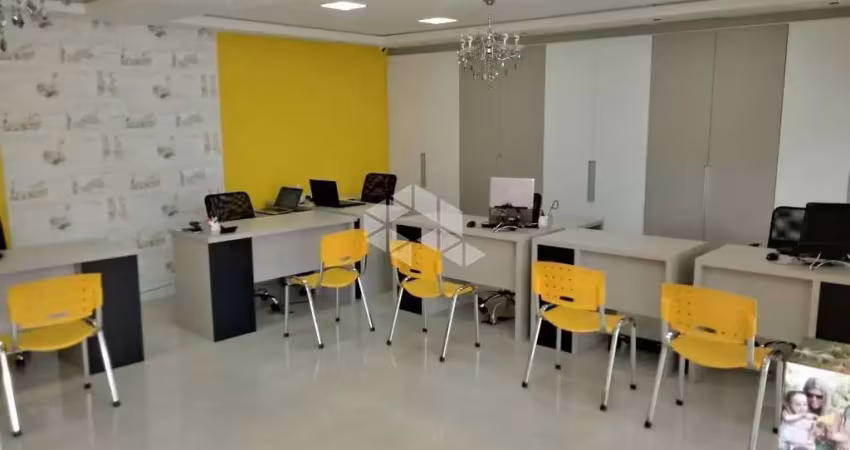 Sala comercial com 61m² no centro de caxias do sul com vista para praça rui barbosa.