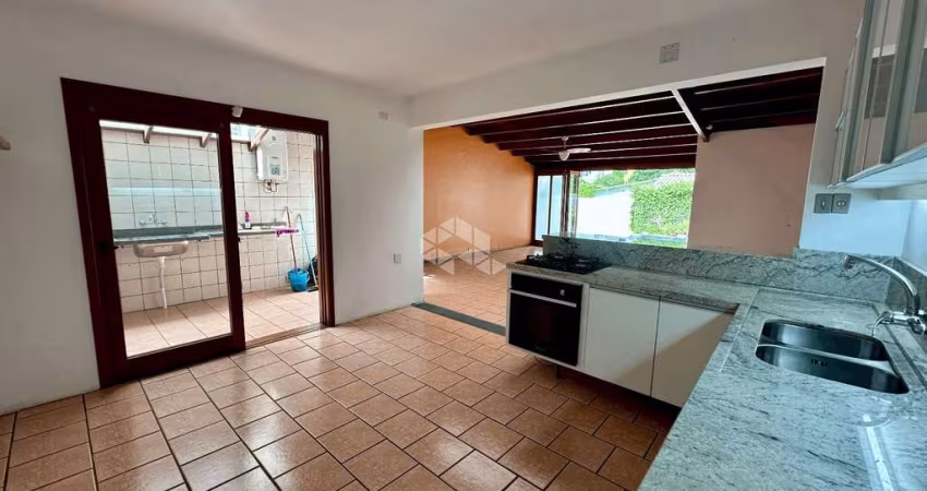 Casa com 3 dormitórios e 3 vagas no bairro Higienópolis.
