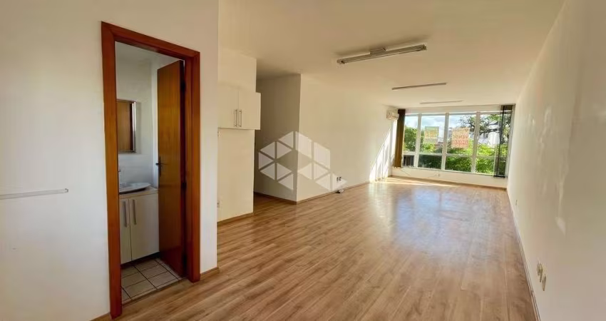 Sala de 43,80 m² no bairro Floresta.