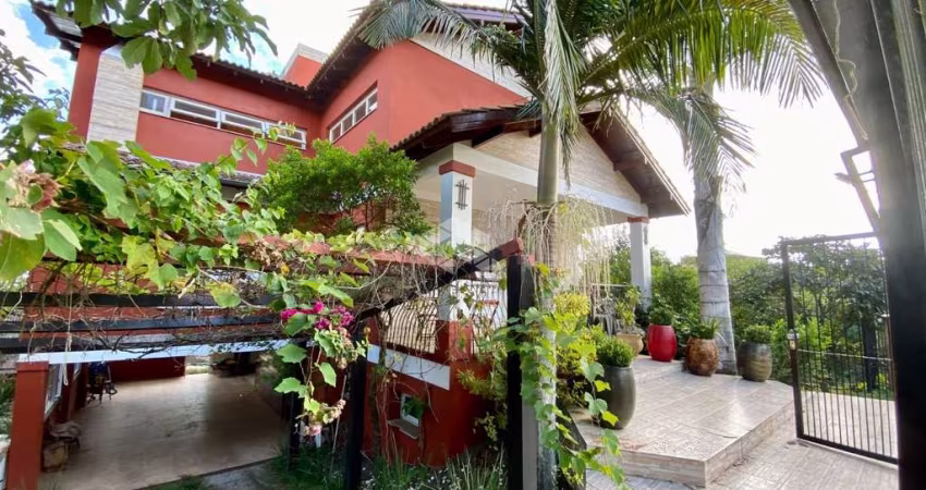 Casa de 03 dormitórios e 4 vagas com 300m² no bairro Teresópolis em Poa