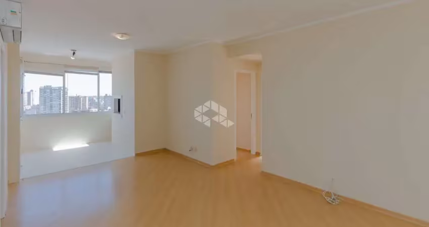 Apartamento de 02 dormitórios e 02 vagas com 67m² no bairro Floresta.