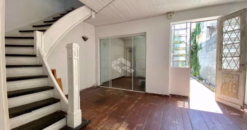 Casa de 140m² com 3 dormitórios no bairro Floresta.