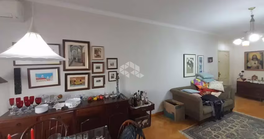 Apartamento dois dormitórios, com gabinete e vaga coberta ao lado do parcão