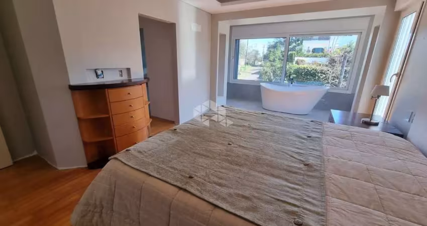 Lindíssima e ampla casa com 03 dormitórios 1 suíte, vista para o guaíba e piscina