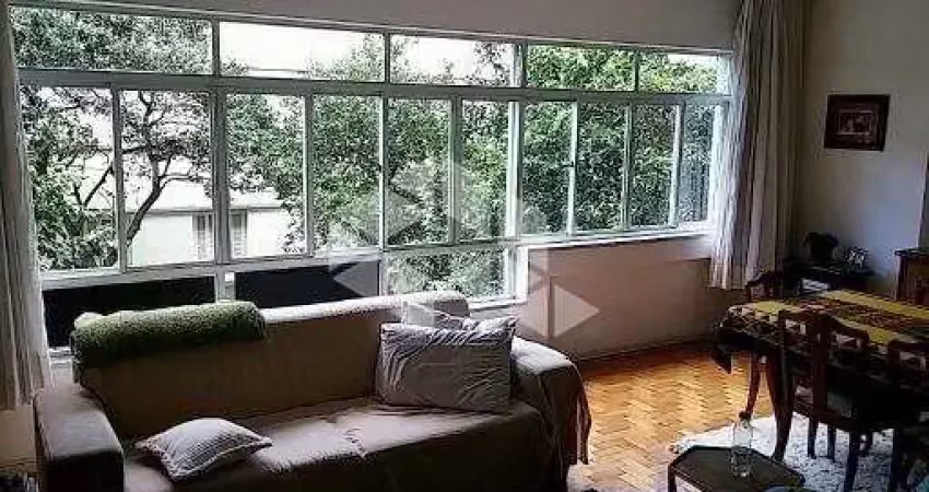 Excelente apartamento clássico de 3 dormitórios com garagem a venda no centro histórico