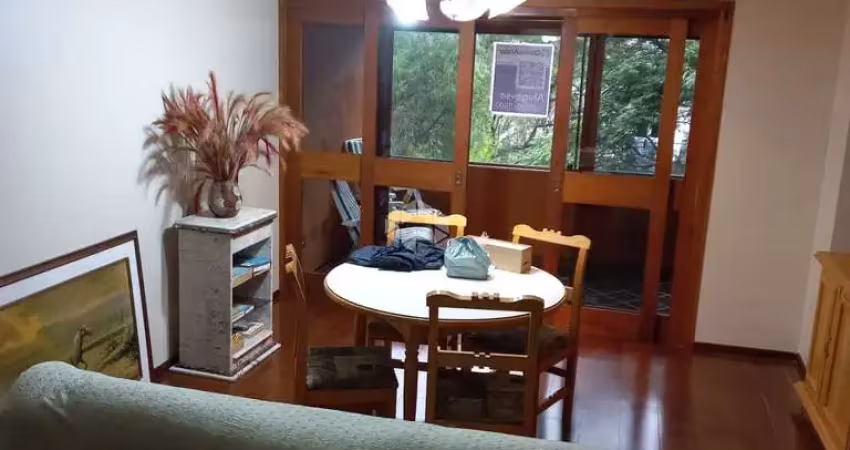 Cobertura com 4 quartos sendo 1 suíte em Petrópolis