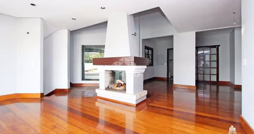 Casa com 4 suítes, piscina, jardim de inverno no bairro chácara das pedras