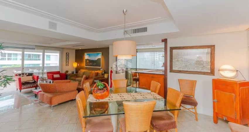 Apartamento À venda com 03 dormitório/Suítes no Bairro Petrópolis em Porto Alegre/RS