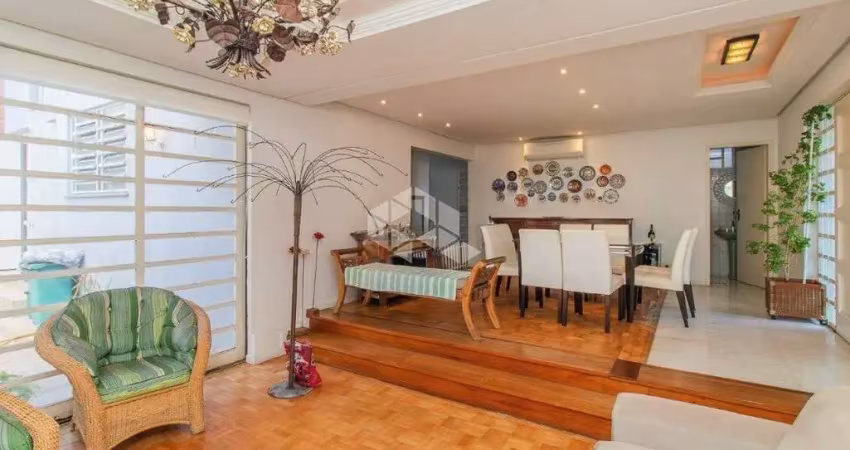 Casa 3 dormitórios e piscina bairro Três Figueiras