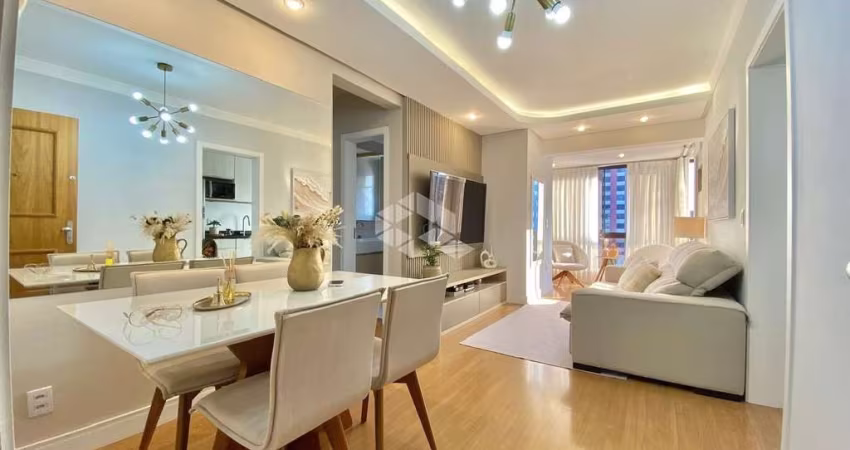 Apartamento 2 dormitórios com sacada.