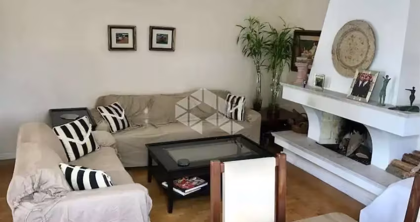 Casa de alto padrão no três figueiras - 5 dormitórios (3 suítes) e 470m² de sofisticação