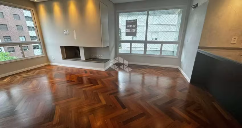 Apartamento alto padrão com lareira e churrasqueira no bairro petrópolis.