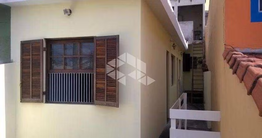 Casa à Venda, 2 Dorm., 2 Vaga(s), Jardim Fernandes, São Paulo.
