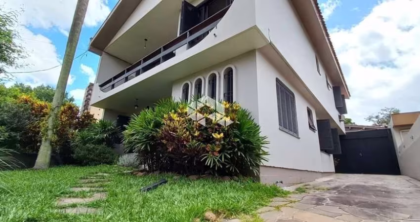 Casa Sobrado com 3 quartos1 Suíte com Dependência completa,  bairro Jardim Floresta em Porto Alegre RS.