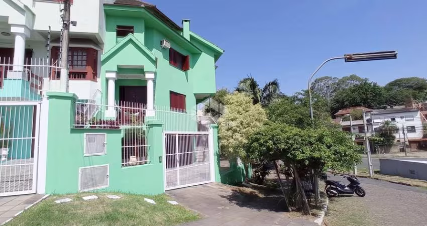 Excelente casa /sobrado, 4 quartos com viabilidade de mais 2, no Cristo Redentor
