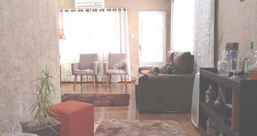 Casa ,2 dormitórios , patio ,churrasqueira, 4 vagas sendo 1 coberta, localizada no Jardim Carvalho em Porto Alegre.