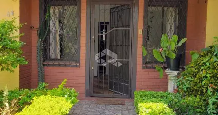 Casa térrea, construção clássica, vaga para 4 carros, próximo! próximo parque germânia.