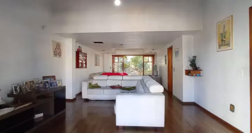 Casa/sobrado 3 dormitórios, 3 vagas cobertas de garagem no bairro cristo redentor em porto alegre/rs