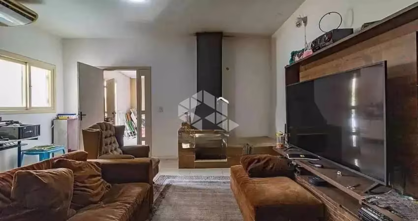 Casa com 3 quartos à venda na Avenida Ipê, 751, Vila Jardim, Porto Alegre