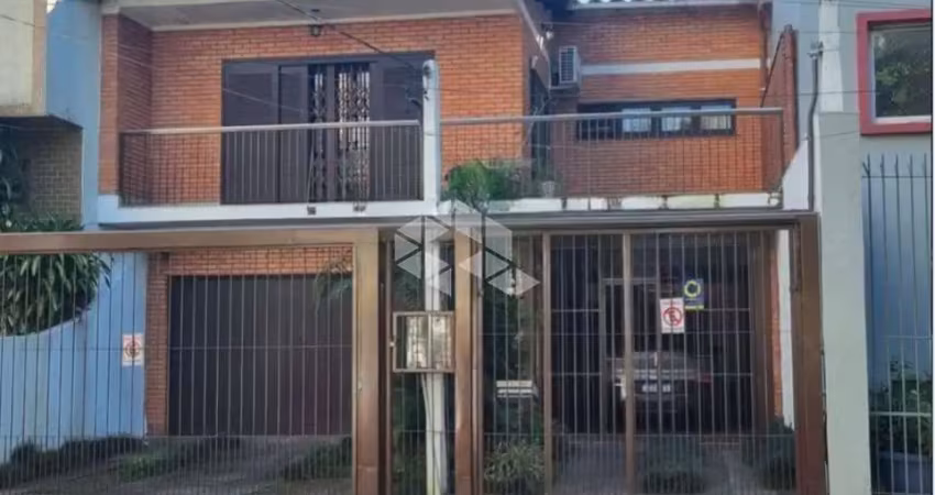 Ótima casa de dois andares com 267m2 c/5 quartos e 2 suítes