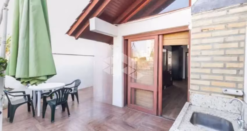 Cobertura Residencial com 2 dorms,  possibilidade do 3. dorm. 2 vagas de garagem, bairro Tristeza.