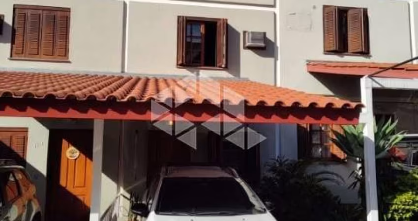 Aconchegante e bem localizada casa 03 dormitórios em condomínio fechado.