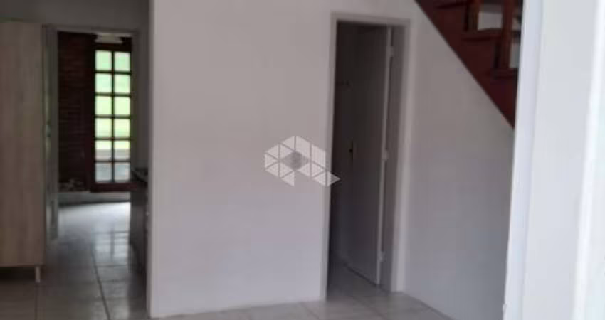 Casa tipo sobrado, com 2 dormitórios - 1 vaga de garagem na frente da casa - Vila Nova