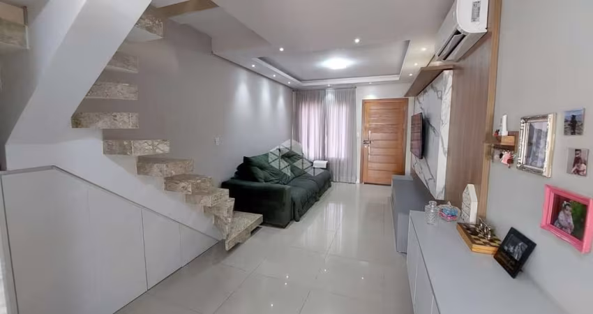 Casa Moderna e Bem Localizada com 02 dormitórios - Semi Nova