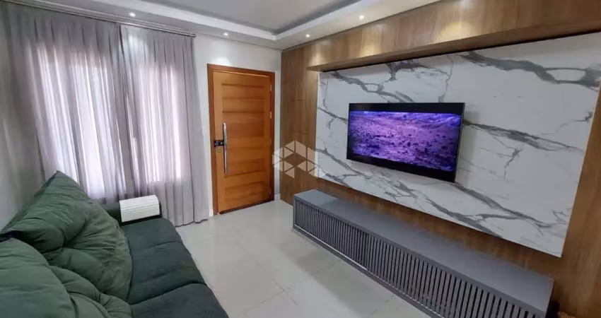 Casa moderna e bem localizada com 02 dormitórios - semi nova