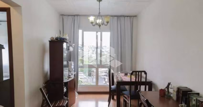 Apartamento de 2 dormitórios - 1 vaga de garagem - prédio com elevador - Bairro Cristal