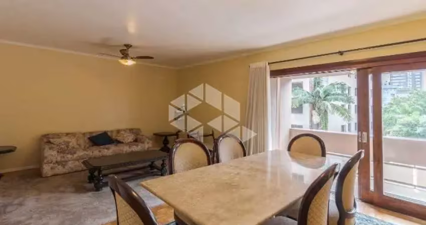 Apartamento com 3 dormitórios 2 vagas de garagem semimobiliado em petrópolis.