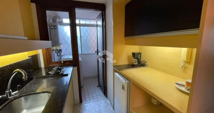 Apartamento mobiliado, com 2 dormitórios, 1 vaga de garagem escriturada, no coração da tristeza