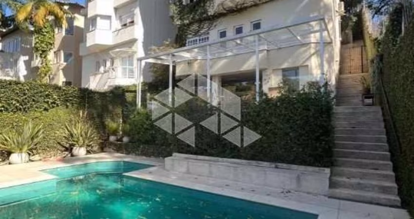 Casa a venda com 3 quartos sendo 3 suítes e 1 lavabo, 3 vagas na garagem 420m R$ 2.500.000,002