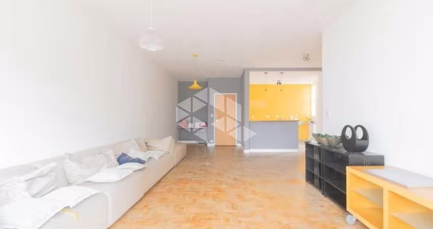 Apartamento à Venda com 2 Quartos sendo 1 Suíte, com 115m²