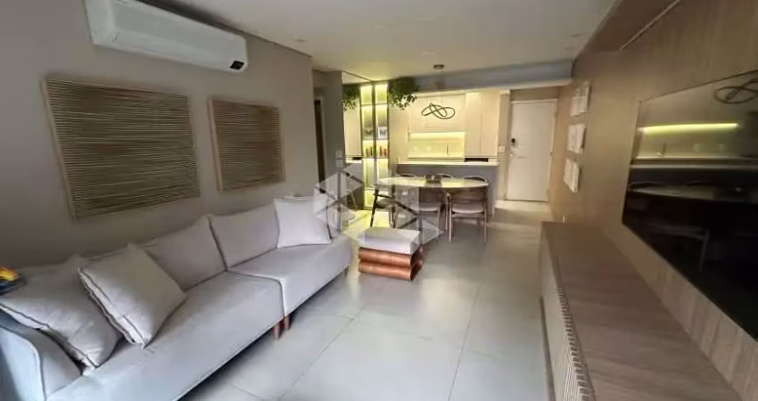 Apartamento à Venda com 3 Quartos, sendo 1 Suíte, 1 Vaga de Garagem, com 90m²
