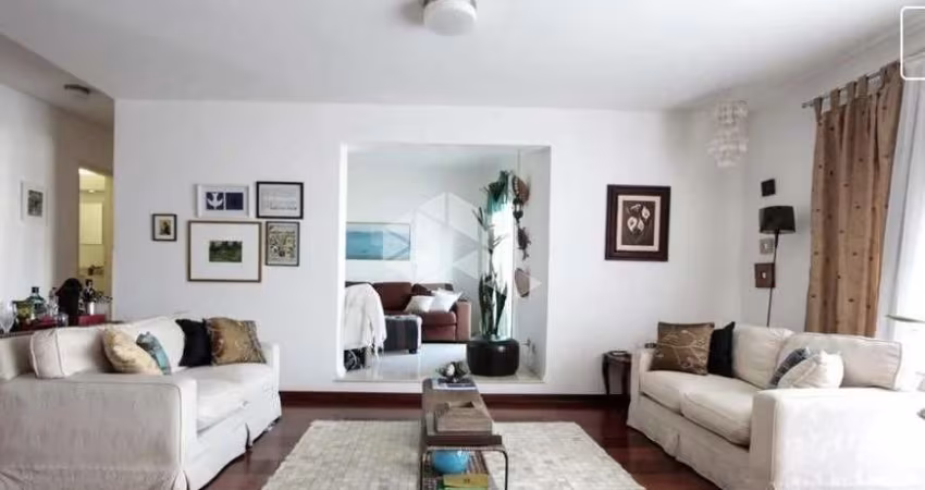 Apartamento à venda na Vila Morumbi, São Paulo-SP. 3 quartos, 3 suítes, 2 salas, 6 banheiros, 4 vagas, 220m². Agende uma visita!