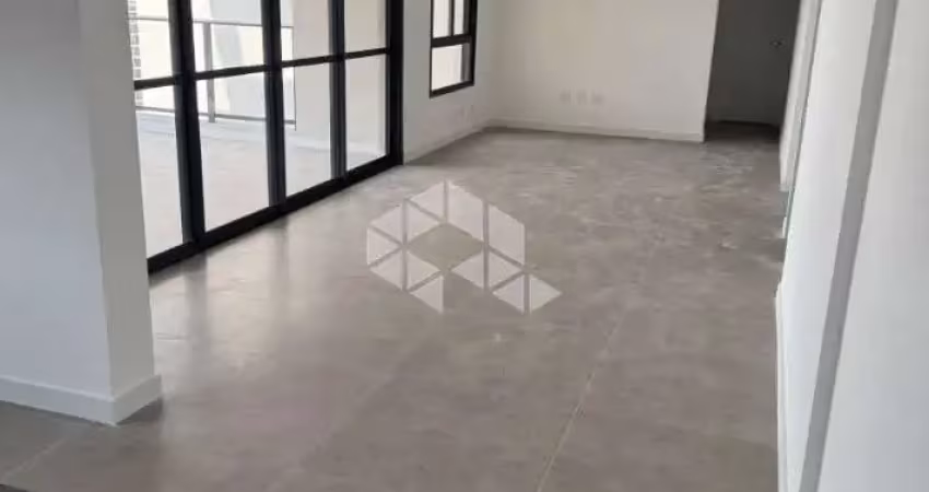 O apartamento no bairro mirandópolis possui 141 metros quadrados com 3 quartos sendo 3 suites